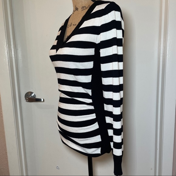 Metaphor black and white striped fitted sweater size medium - Picture 2 of 6